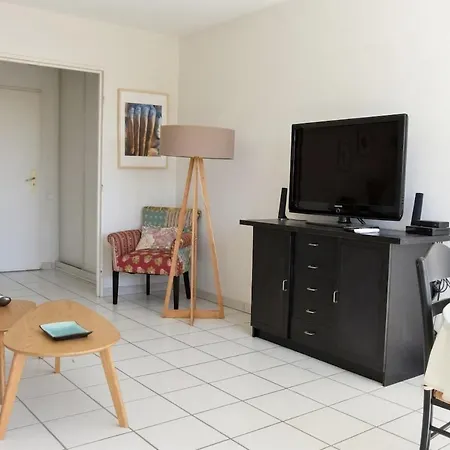 Piscine, Tennis, Parking *